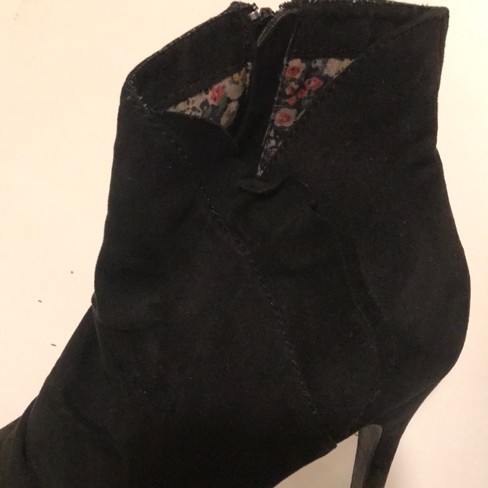 5for$30- R2 heels - Picture 2 of 2